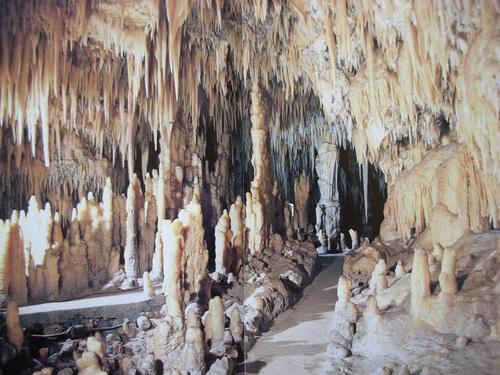 Бялата пещера