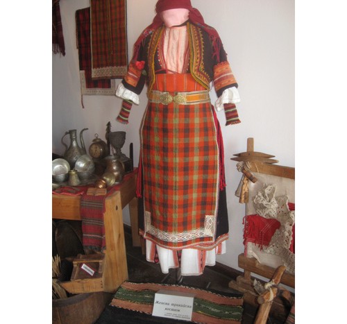 Тракийски женски костюм от Гюмюрджина