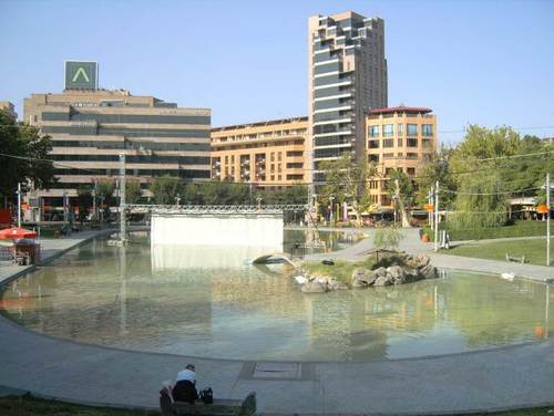 Езерце в парк на Ереван 