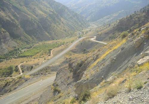 По един от маршрутите на Пътя на коприната, минаващ през Армения