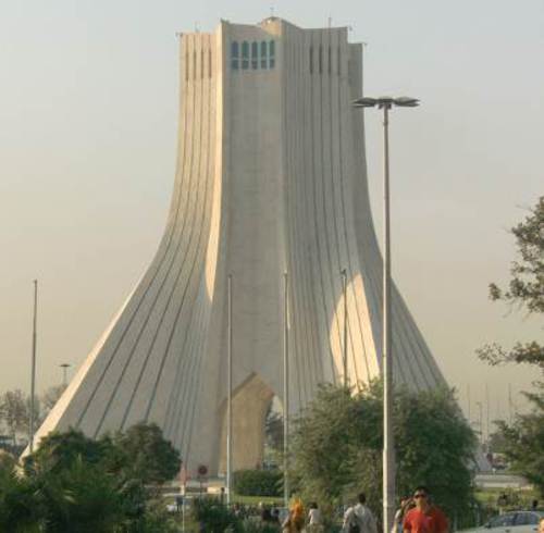 Кулата Азади (Свобода) е открита през 1973 година по случай 2500-годишнината на Персийската империя 