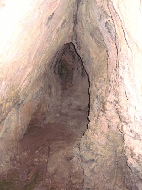 Пещерата Азок