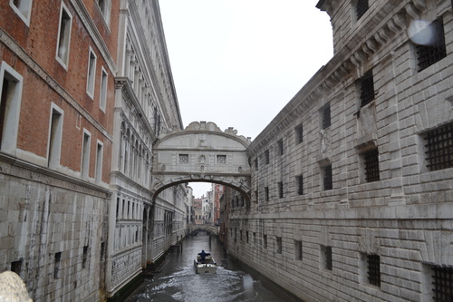 Венеция, Двореца на дожите, Мостът на въздишките