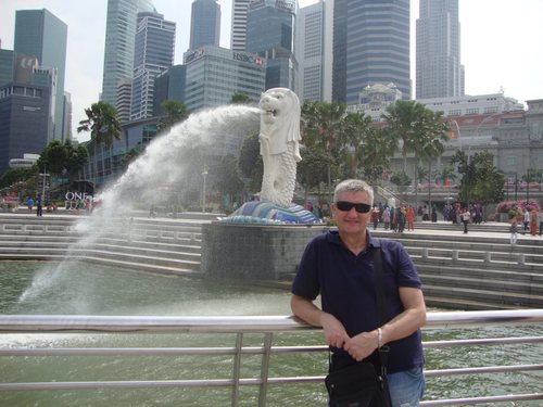 Пред символа на Сингапур - Мерлион