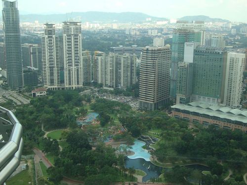 Поглед от Sky bridge Petronas Towers