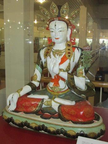 Изображения на Бялата Тара – символ на духовна чистота и мъдрост. Музея в Улан Уде.